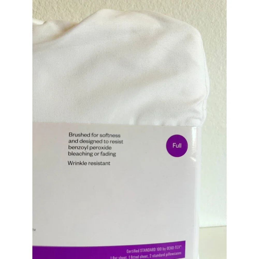 NEW Room Essentials Full Microfiber Sheet Set White Flat, Fitted, Two Pillowcase